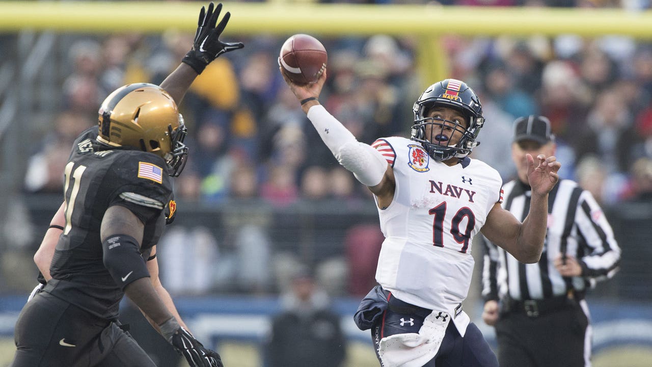 QB Reynolds leads Navy to 13th straight win over Army